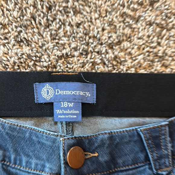 Democracy Blue Ankle Cropped Jeans - Picture 2 of 4